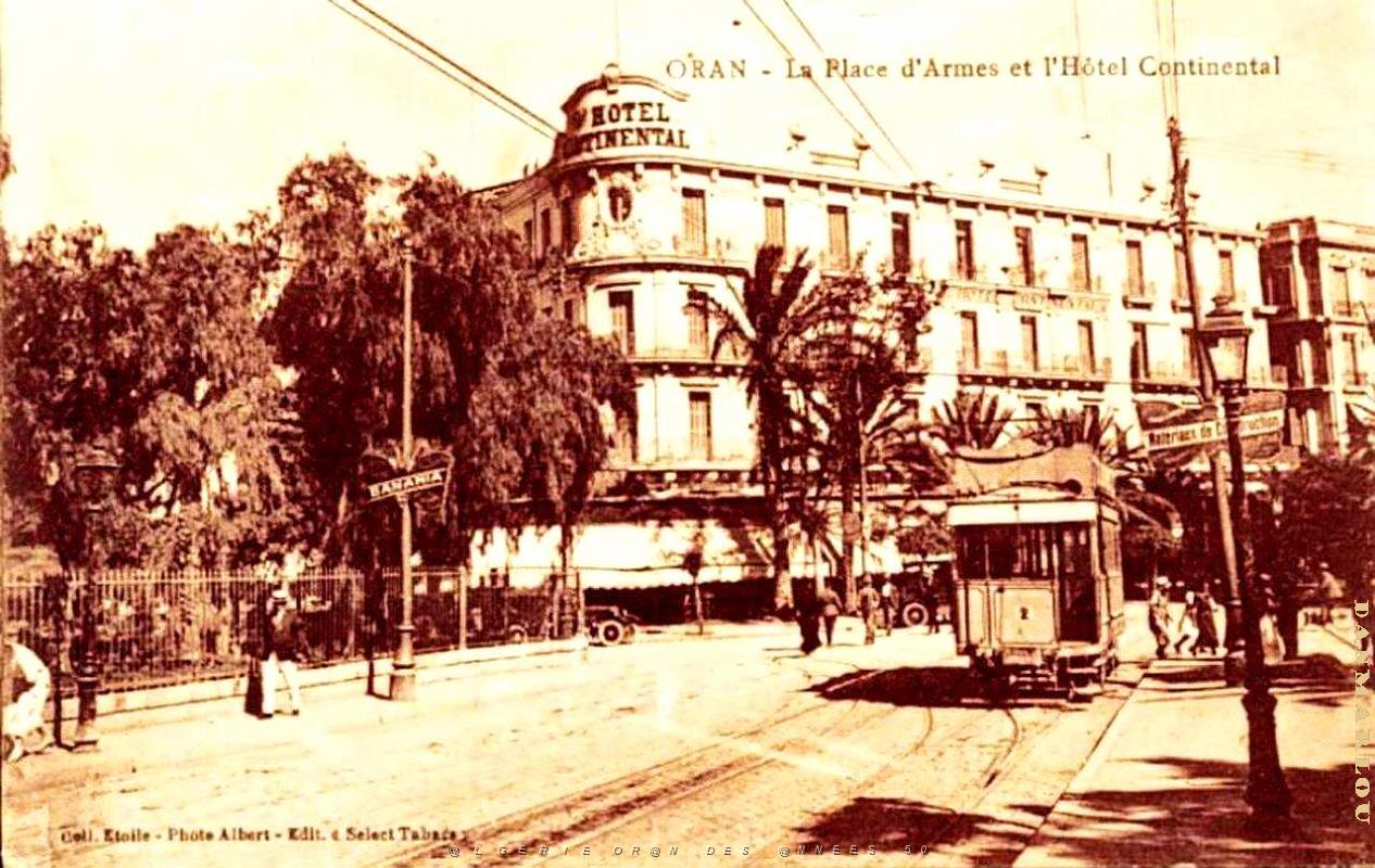 PA c- 009- Place d'Armes- trams et autobus.jpg